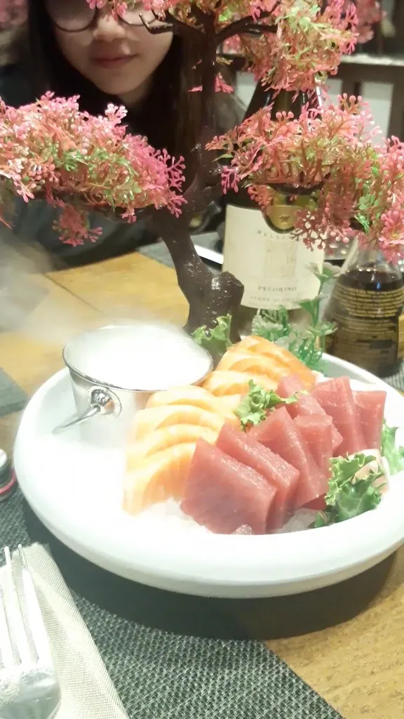 Momo Restaurant_Albuccione_slider_image_2