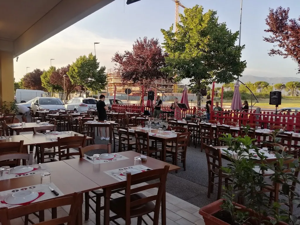 Judy Hans jorie_Pizzico - Pizzeria - Braceria-Ristorante_Albuccione_review