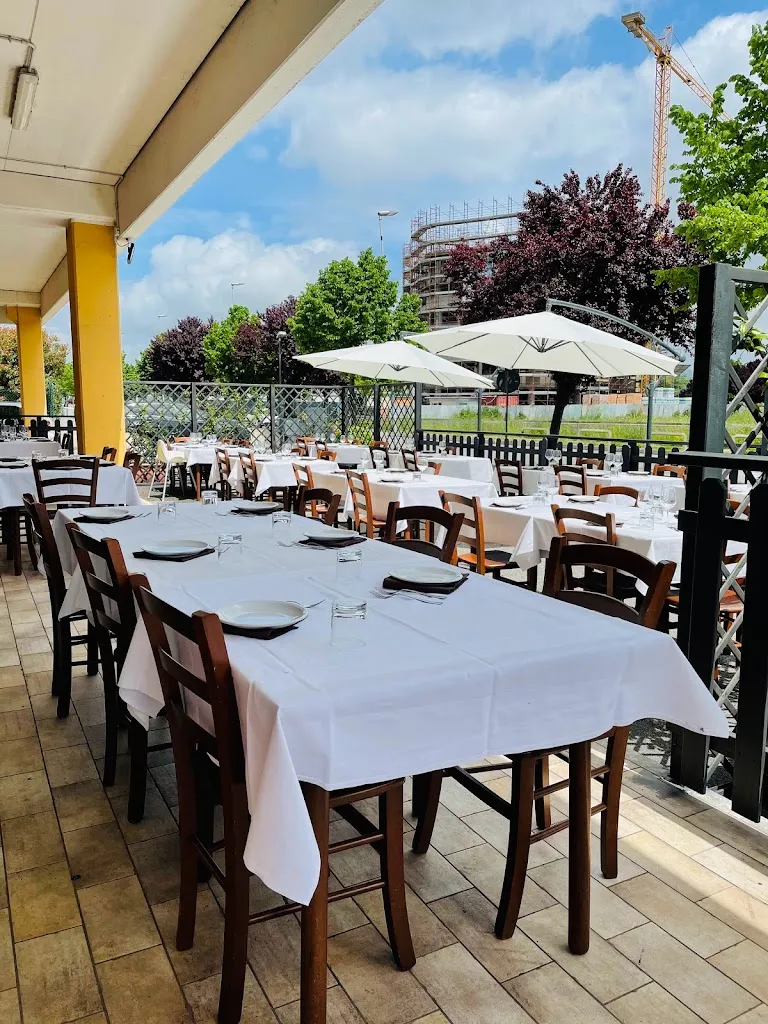 Pizzico - Pizzeria - Braceria-Ristorante restaurant in Albuccione