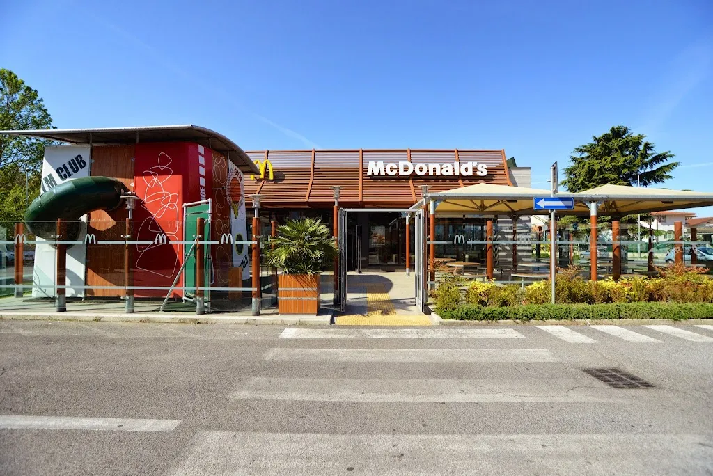 McDonald's restaurant in Albuccione