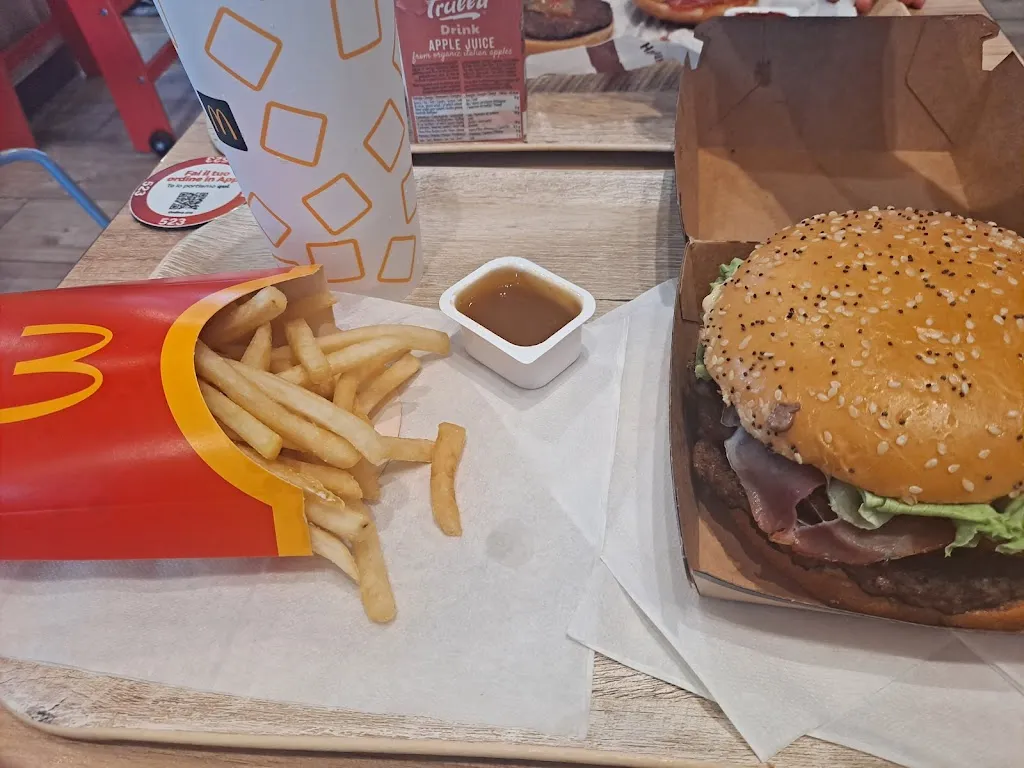 McDonald's_Albuccione_slider_image_2