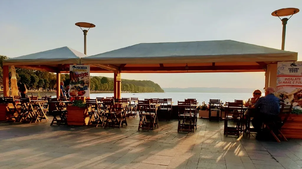 Pescheria e Friggitoria Toto restaurant in Anguillara Sabazia