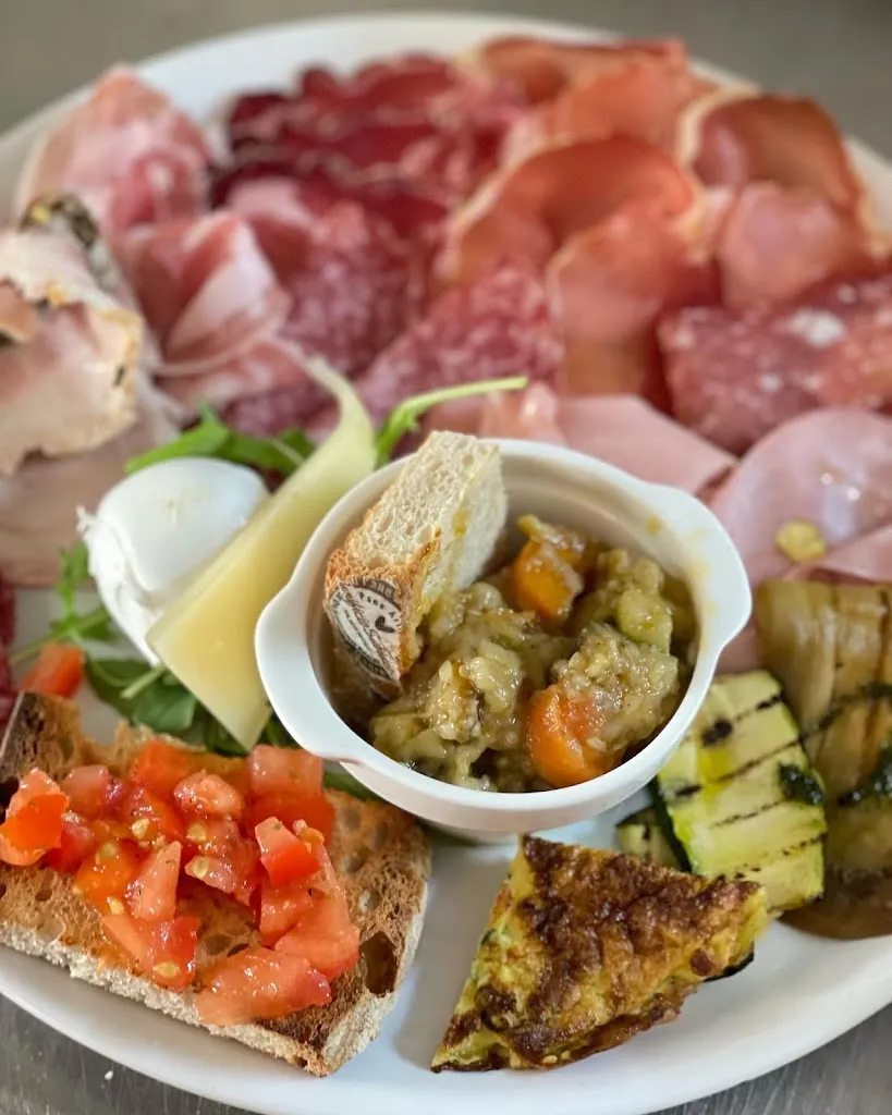 Pizzeria La Pineta_Amaseno_slider_image_2