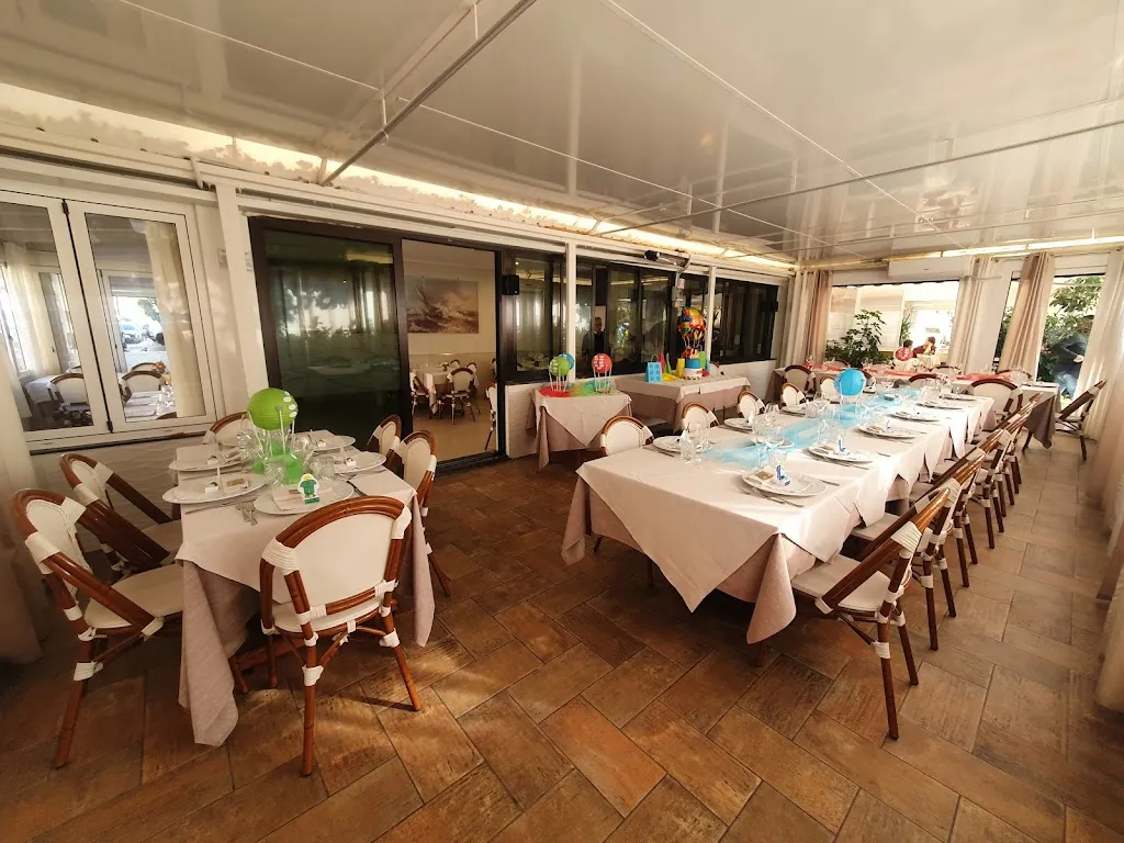 Hotel. La Lanterna. Ristorante Specialità Pesce. Pizzeria restaurant in Silvi