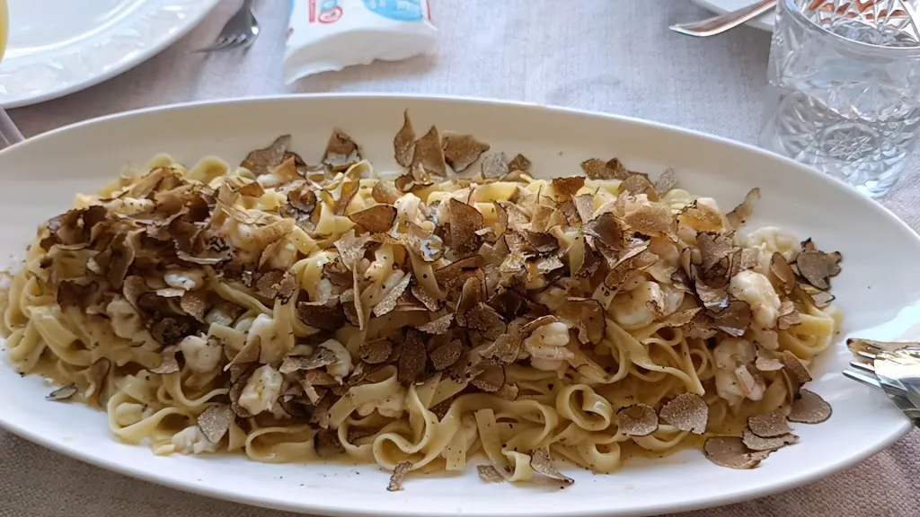 Hotel. La Lanterna. Ristorante Specialità Pesce. Pizzeria_Silvi_slider_image_2