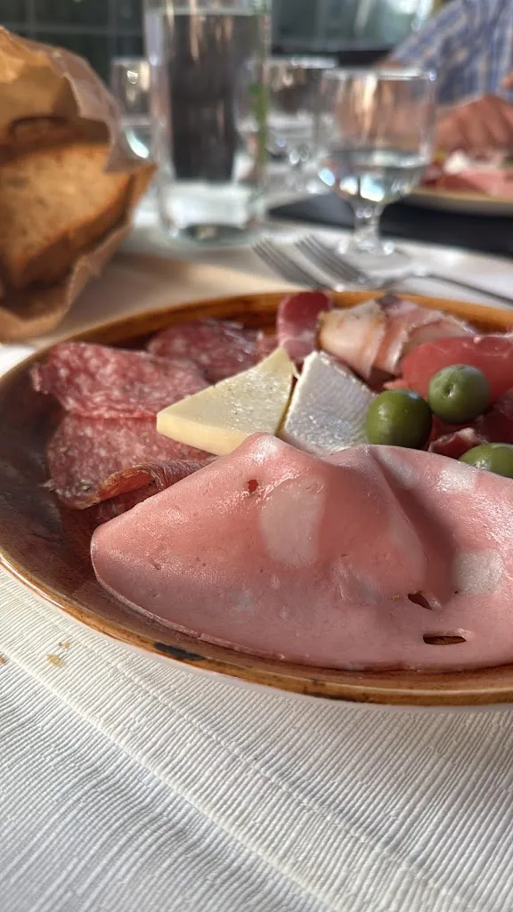 Half Red_Trattoria Sorpaiolo_Arcinazzo Romano_review