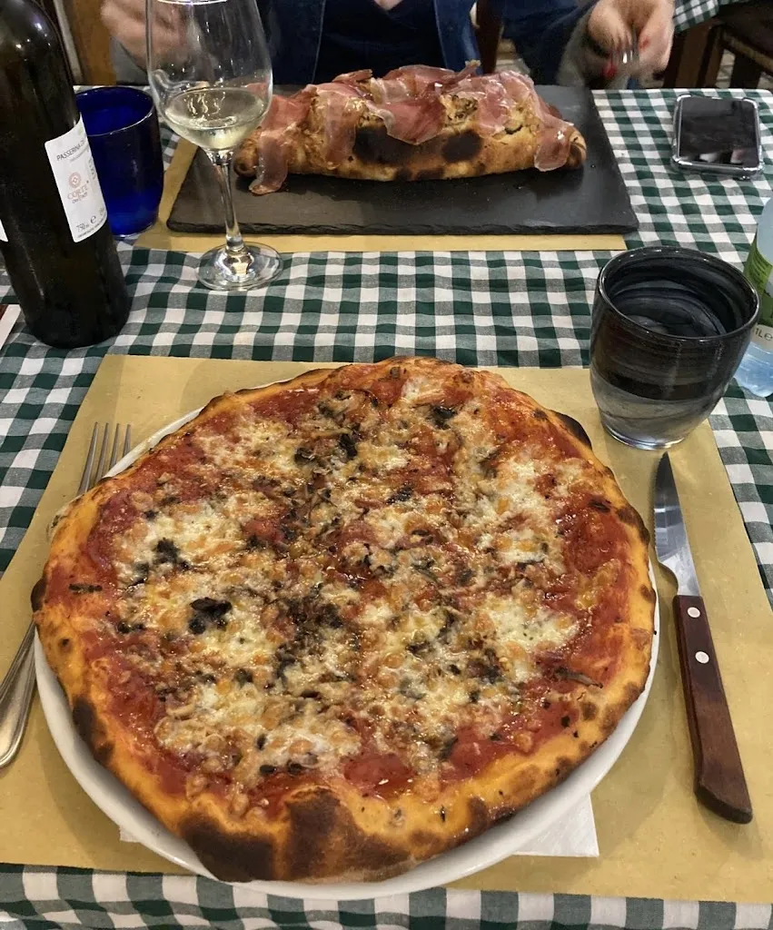 Ann-marie Attewell_Pizzeria Frantoio del vicolo DiVino_Anagni_review