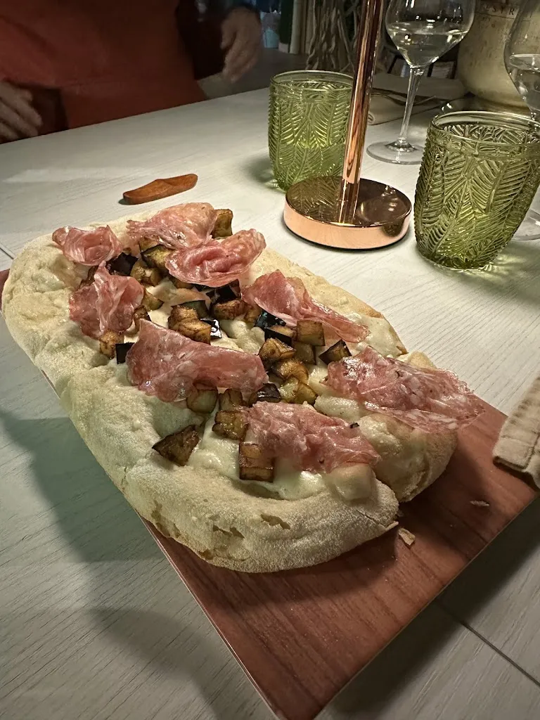 Jessica Lucarelli_Momo Restaurant, Pinsa & Show_Aprilia_recensione