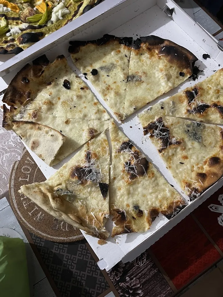 Giada Lippi_Tema - Roma in una pizza_Aprilia_review