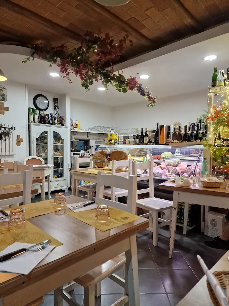 Al Grottino Da SALVINO fraschetteria restaurant in Aprilia