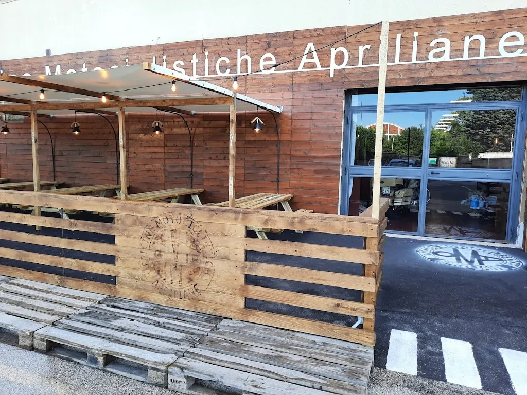 Officine Motociclistiche Apriliane Live Music Pub_Aprilia_slider_image_1