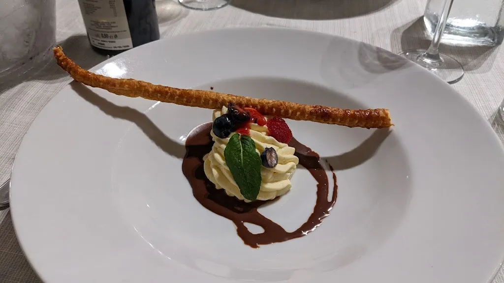 Tomas Königs_Dieci Sedie_Arlena di Castro_review