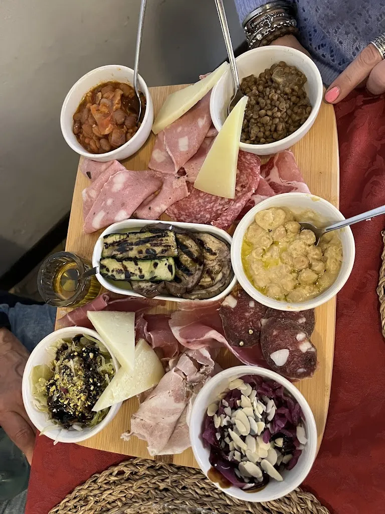 Noemi Lania_La Cueva_Ariccia_recensione