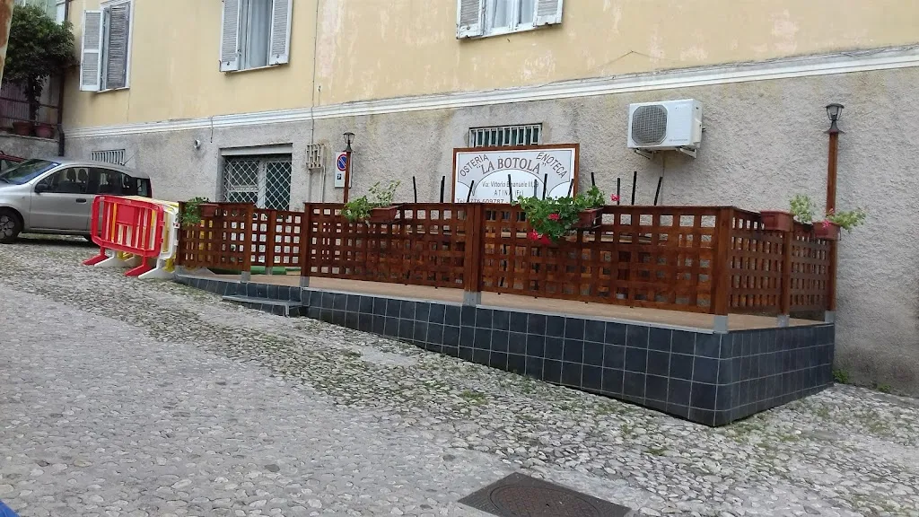 Seamus Murphy_La Botola_Atina_review