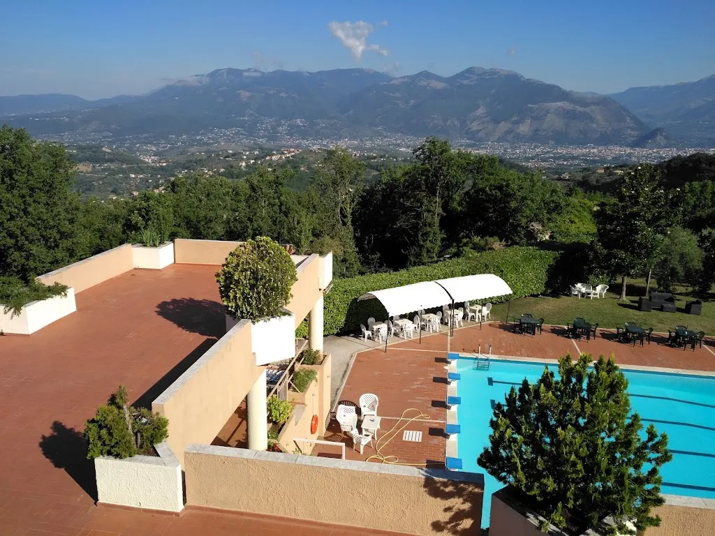 Hotel Sunrise Crest restaurant in Arpino