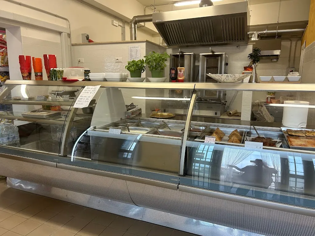 Dhillon Kebab e Tavola Calda restaurant in Bella Farnia