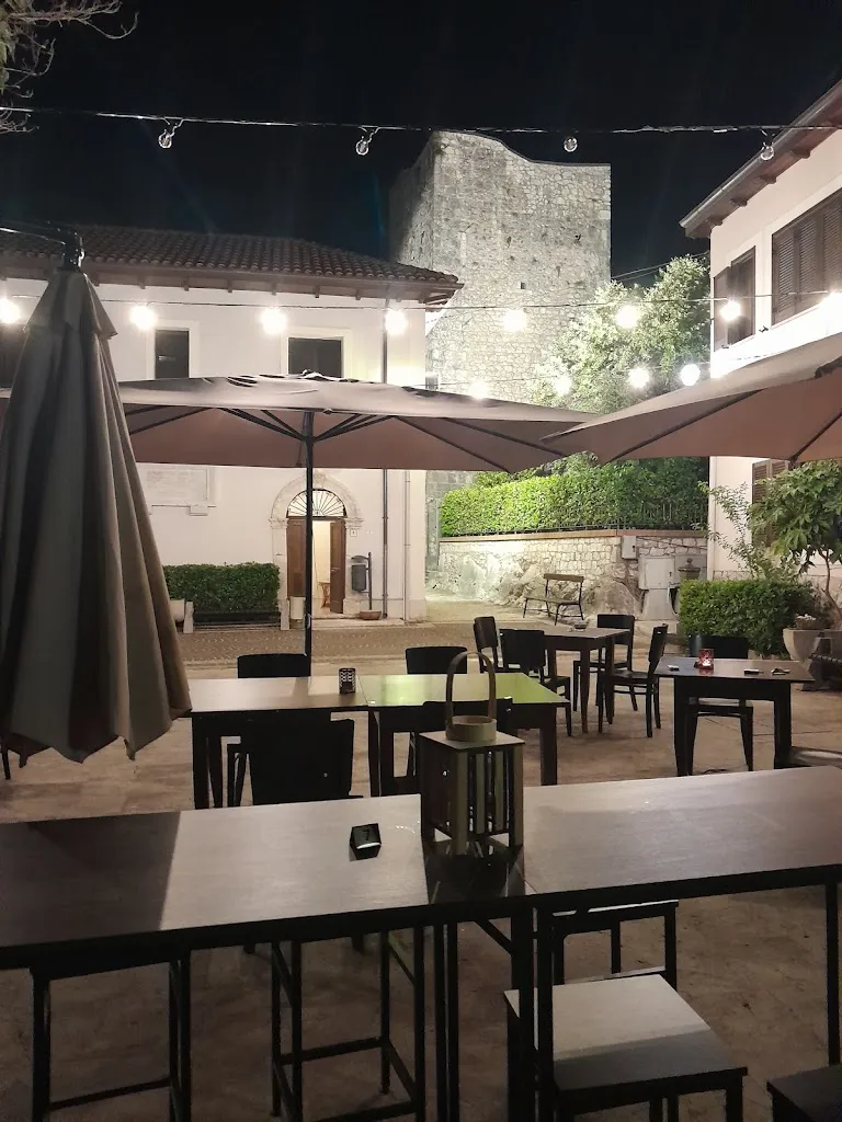 Piazza Roma Pizzeria Bistrot restaurant in Belmonte Castello