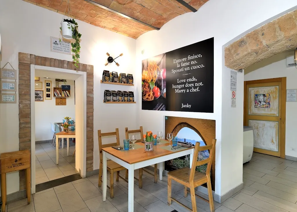 Janky bistrot restaurant in Bagnoregio