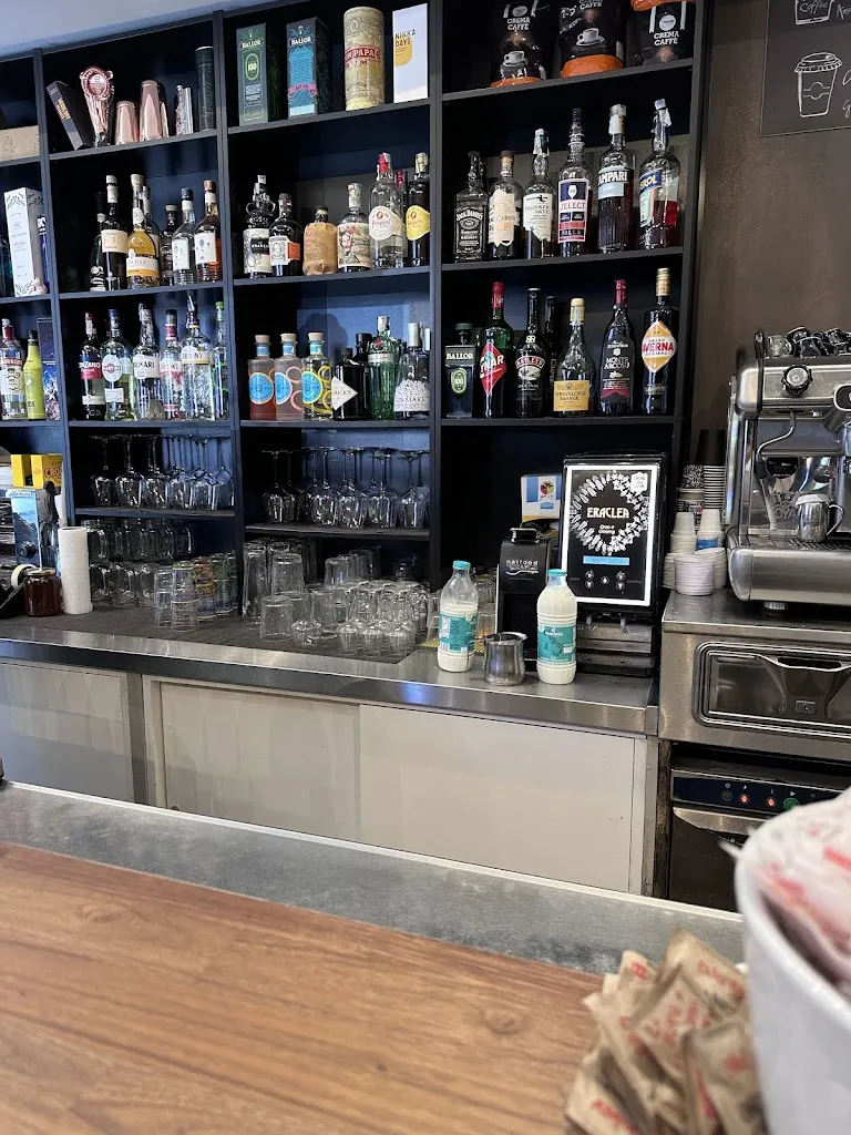 높이뛰기9_Caffetteria del Corso 1930 - Enoteca stuzzicheria_Bagnoregio_review