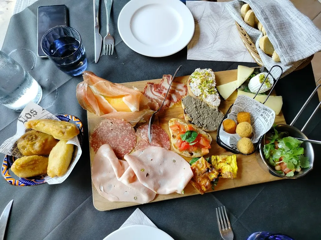 La Piramide Hostaria Pizzeria_Bomarzo_slider_image_3