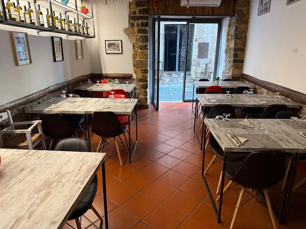 L’Oste Matto restaurant in Borgo Hermada