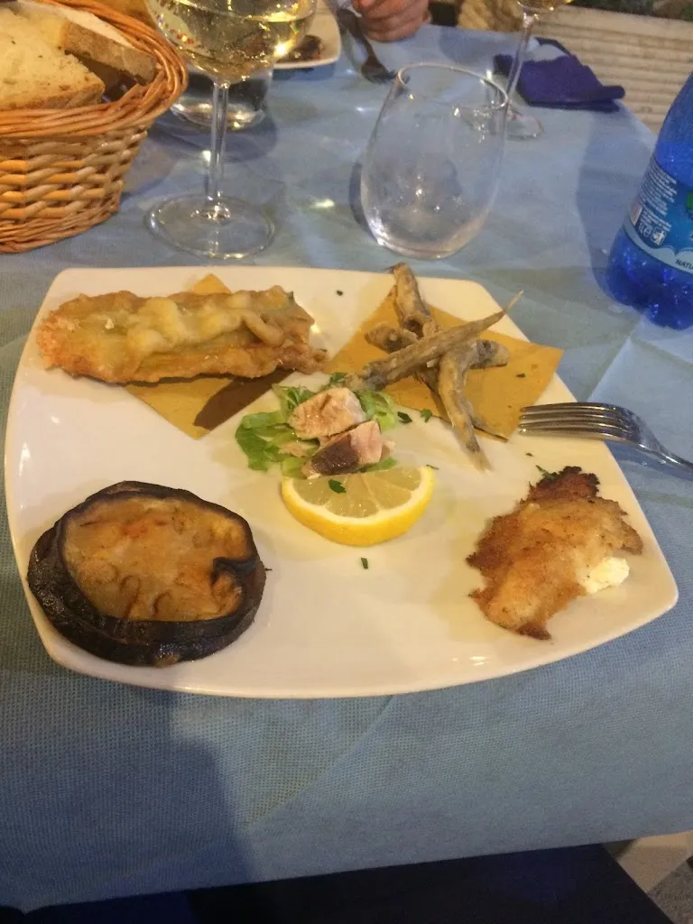 Luca Mastropasqua CERIMONIE FUNEBRI QUARTO MIGLIO_Bar Ristorante Zar_Borgo Sabotino-Foce Verde_review