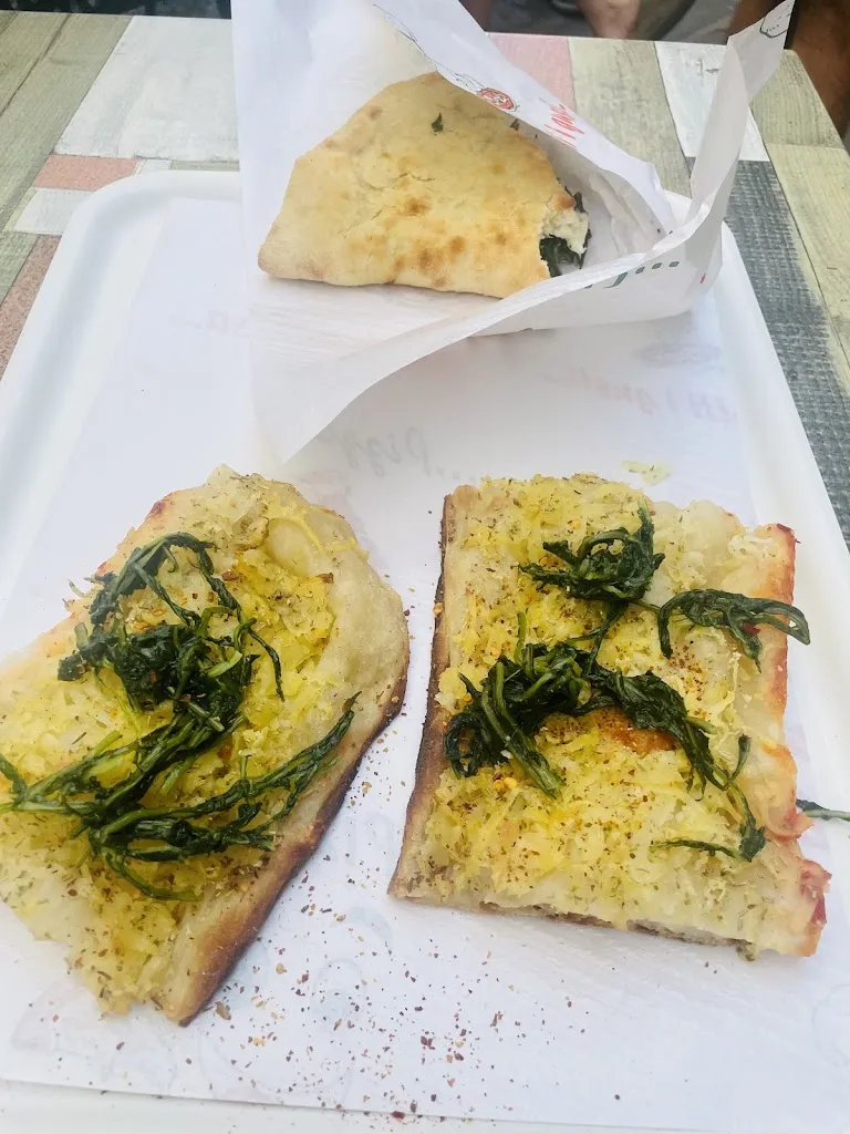 Christina Nunez_Pizzeria Da Flavio Bolsena_Bolsena_review