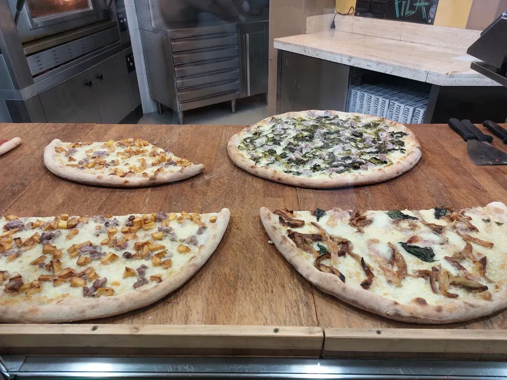 mmmhh... che pizza di Alessia e Luana_Borgo San Michele_slider_image_2