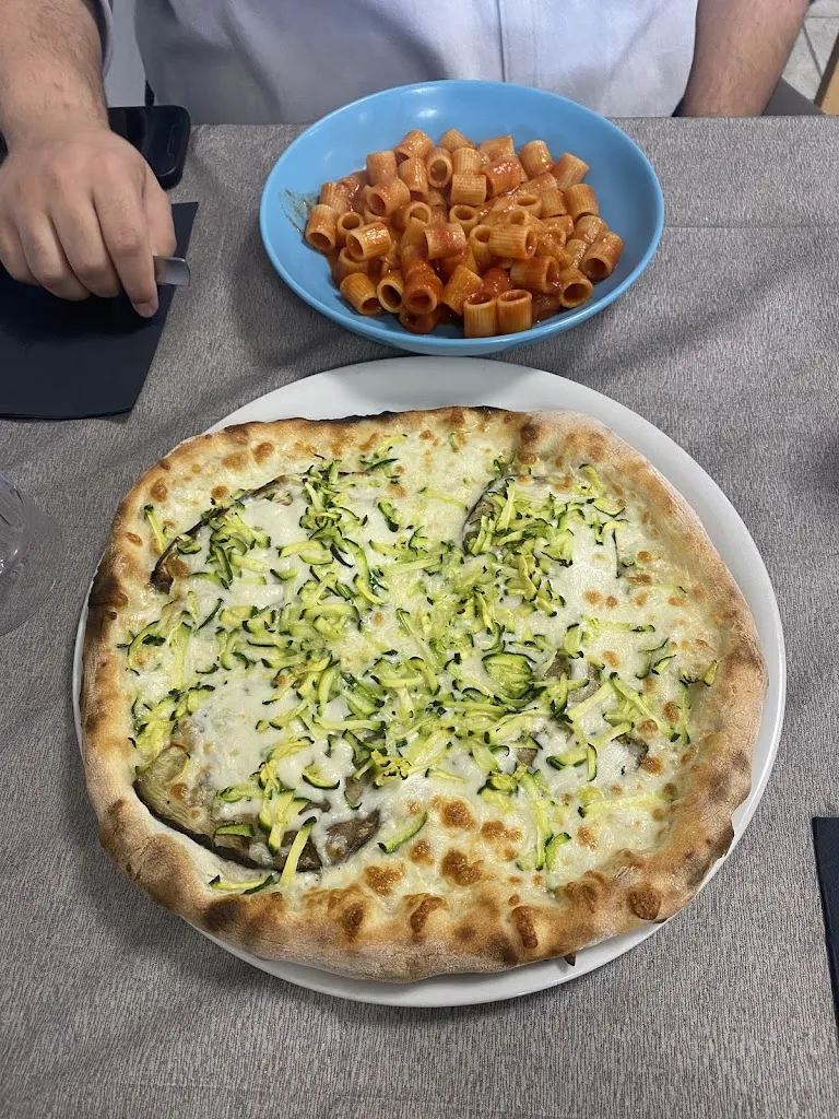 meshal alenazi_Country Road_Borgorose_review