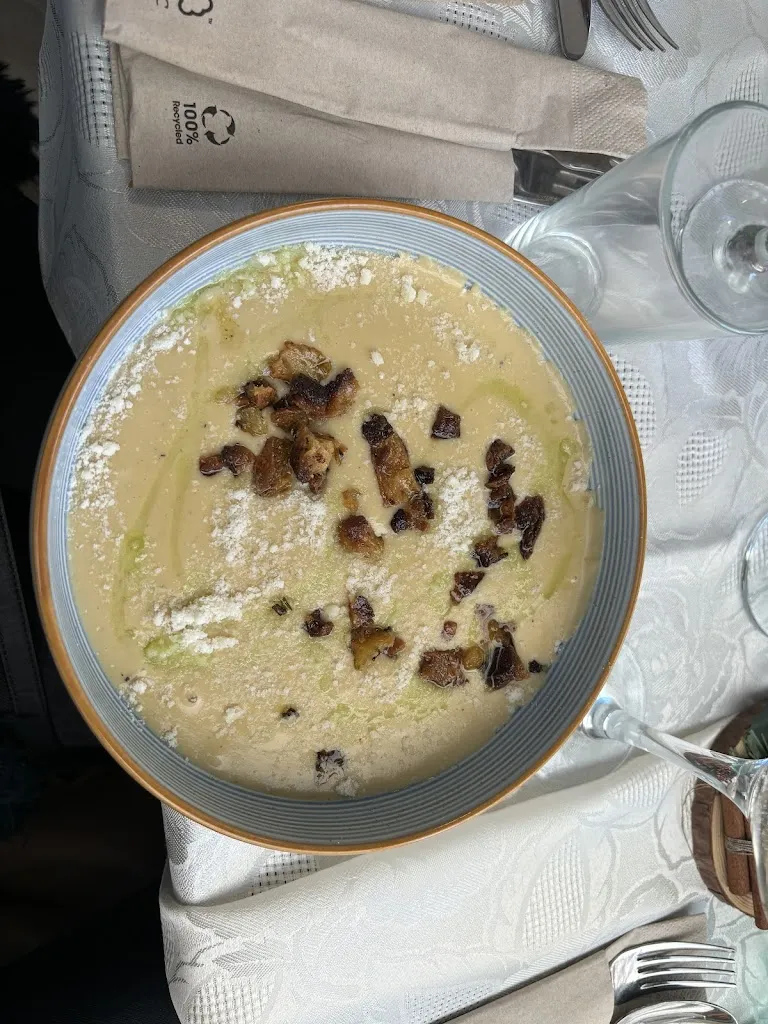 E_The Kitchen, box 12_Borgo Lotti_review