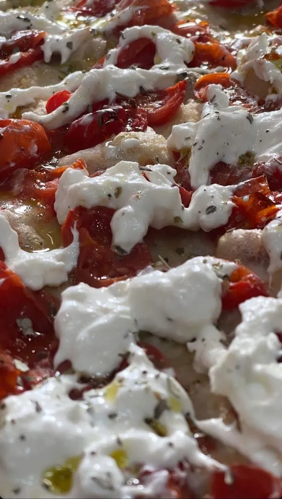 Momo Pizzeria_Borgo Lotti_slider_image_3