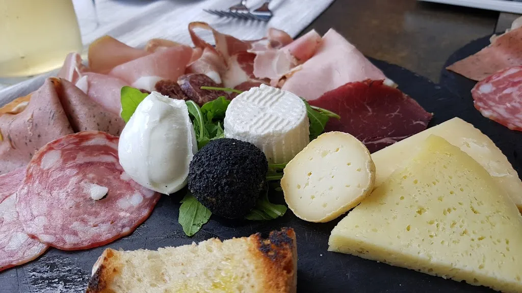 Lago Chiaro Chalet_Broccostella_slider_image_3