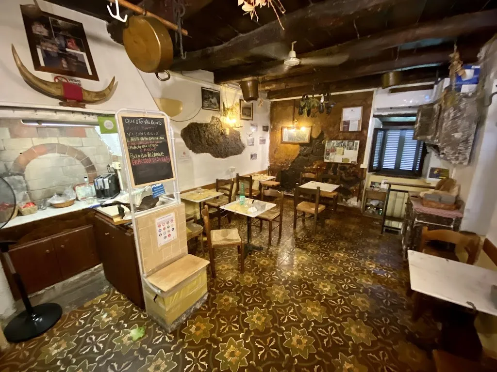 David McCallum_La Piazzetta Via San Giovanni 47_Calcata Nuova_review