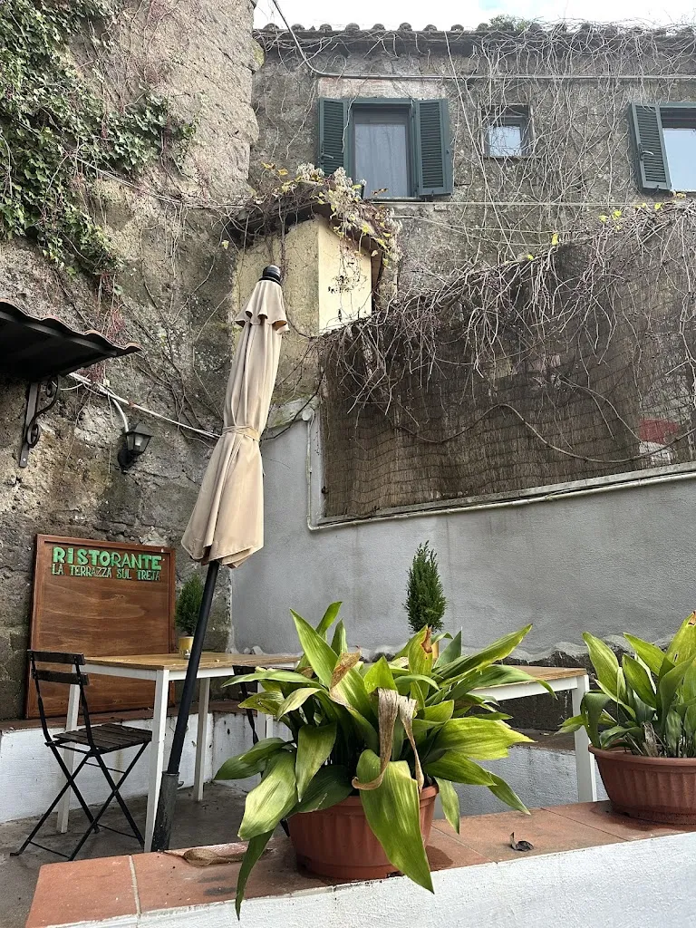 Manush Melkumyan_La Terrazza Sul Treja_Calcata Nuova_review