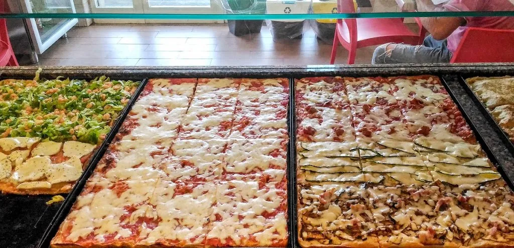 Pizzeria Mickey Mouse Di Casciani Massimiliano_Campo di Carne_slider_image_2