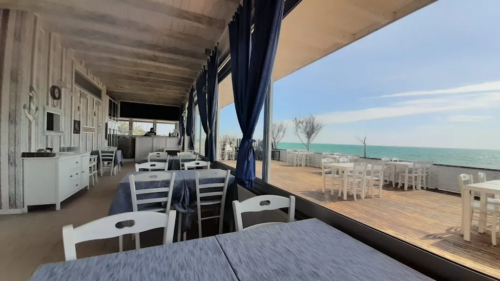Tinga Beach & Risto restaurant in Campo Jemini