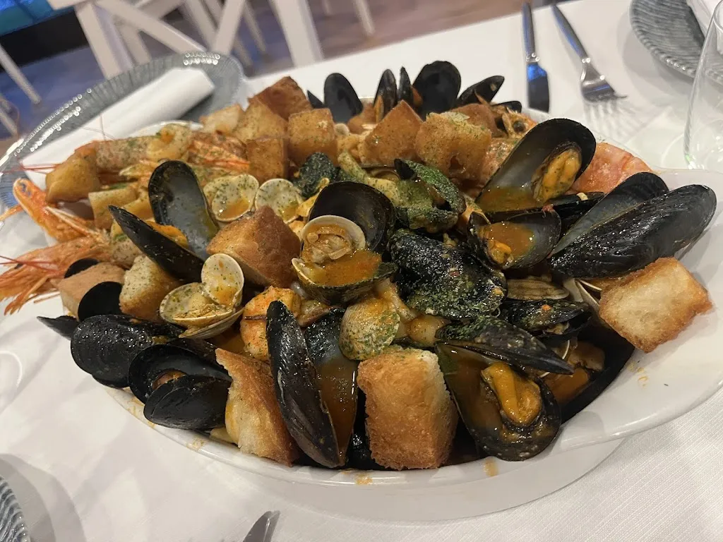 Beach & Restaurant_Bracciano_slider_image_2