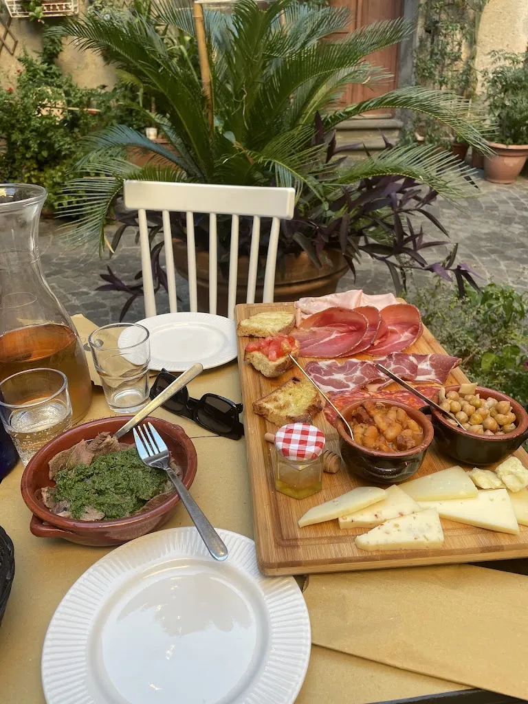 Katya Samotoi_Hosteria Saminiati_Bracciano_review