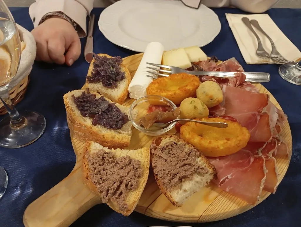 Annalisa Lorusso_Bar PINOLO di Proietti / Antonella_Canepina_review