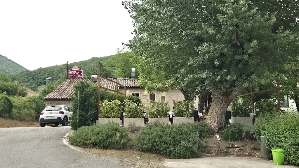 Andrea Uggetti_La vecchia cartiera_Cartiera-Stazione_review