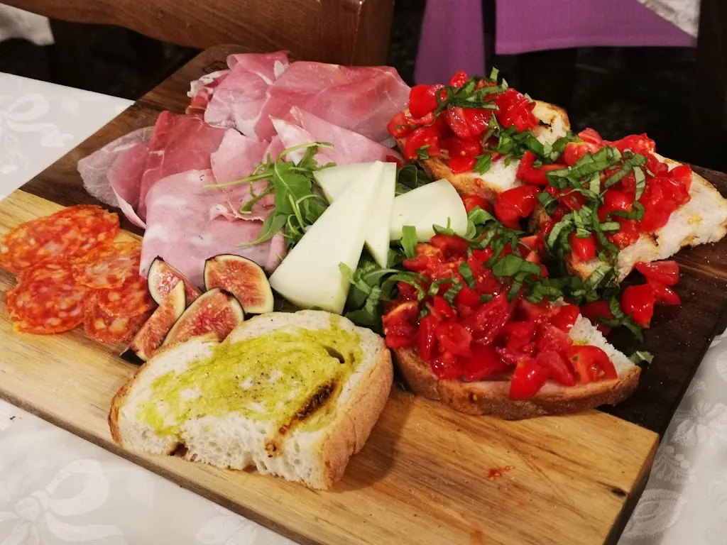 Trattoria Pizzeria La Rocca_Caprarola_slider_image_3