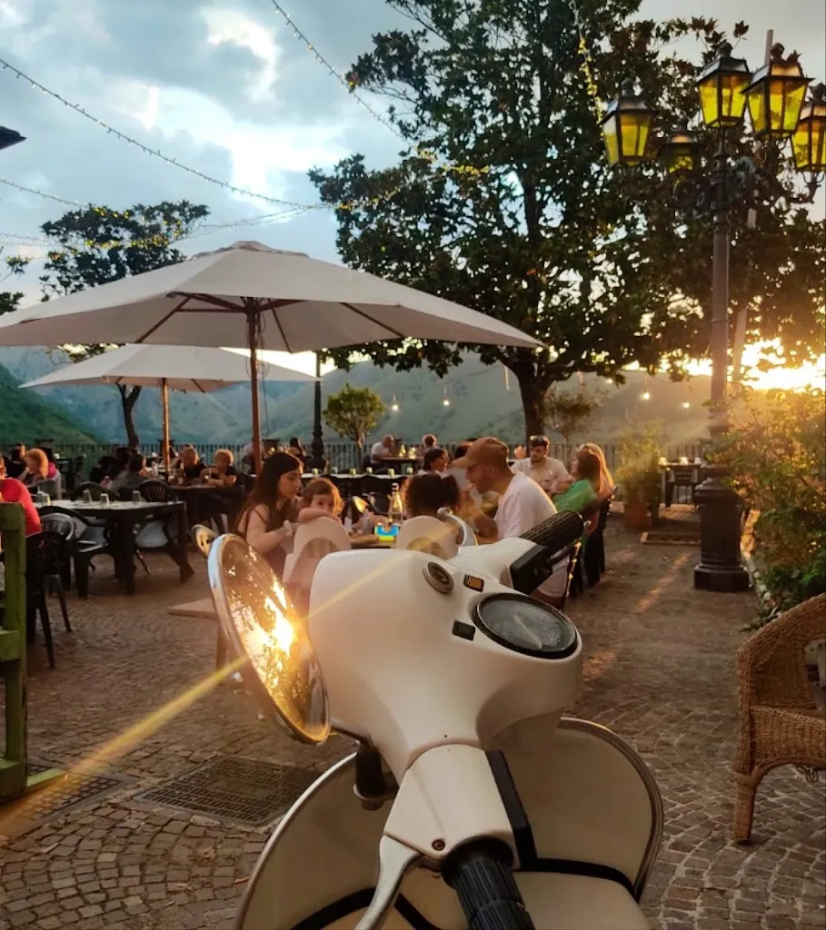 "La Piazza" restaurant in Casalattico