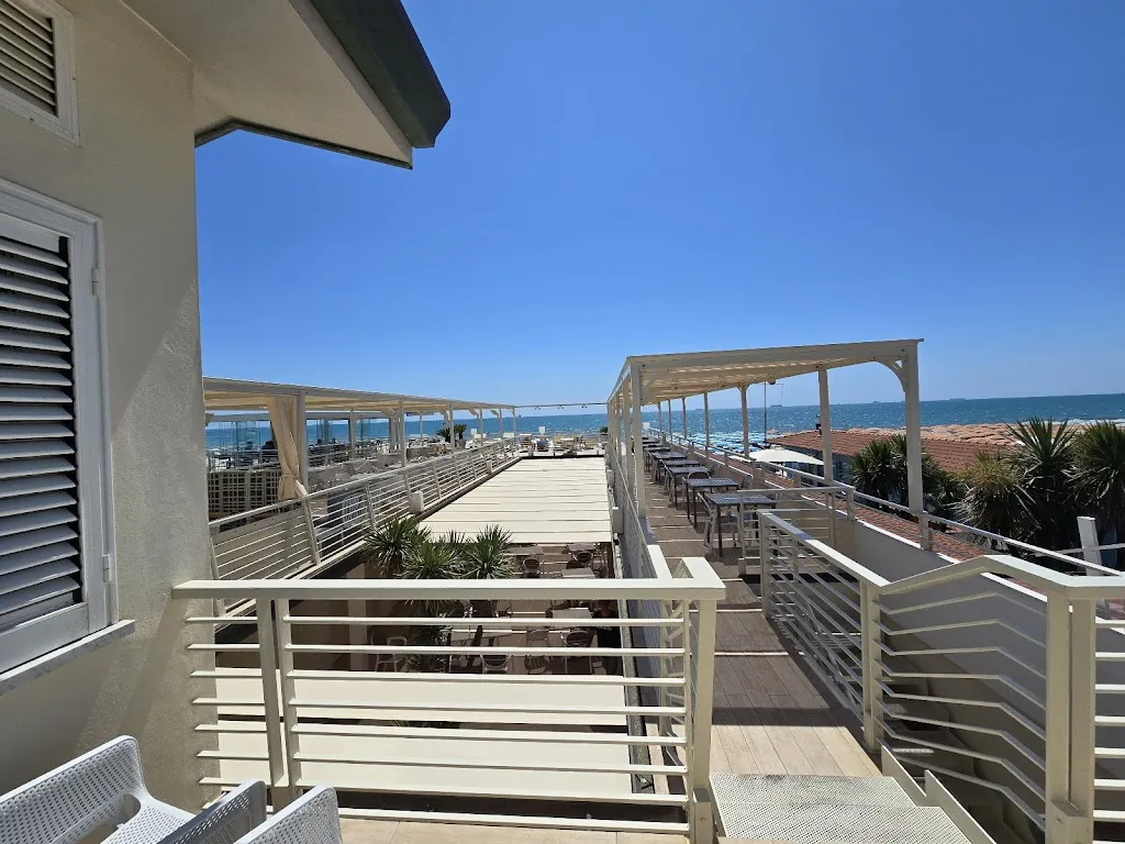 Gabriele Illica_La Terrazza del Delfino_Carrara-Pontenuovo_recensione