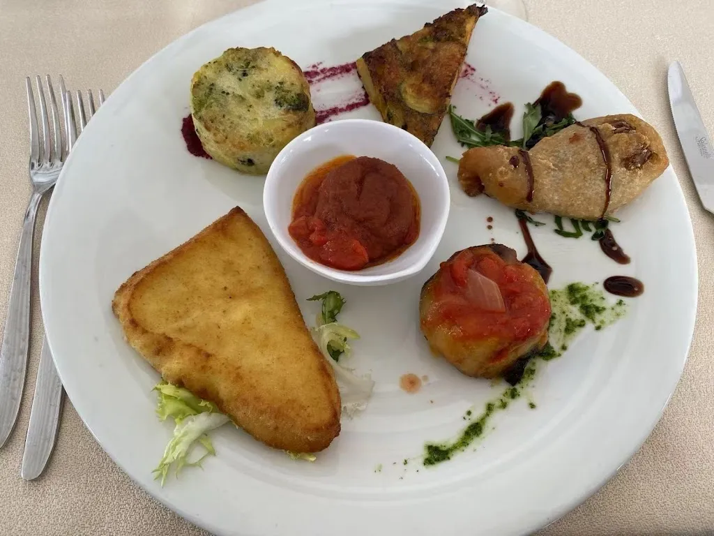 Xiao Houzi_Miramare Village_Torino di Sangro_review