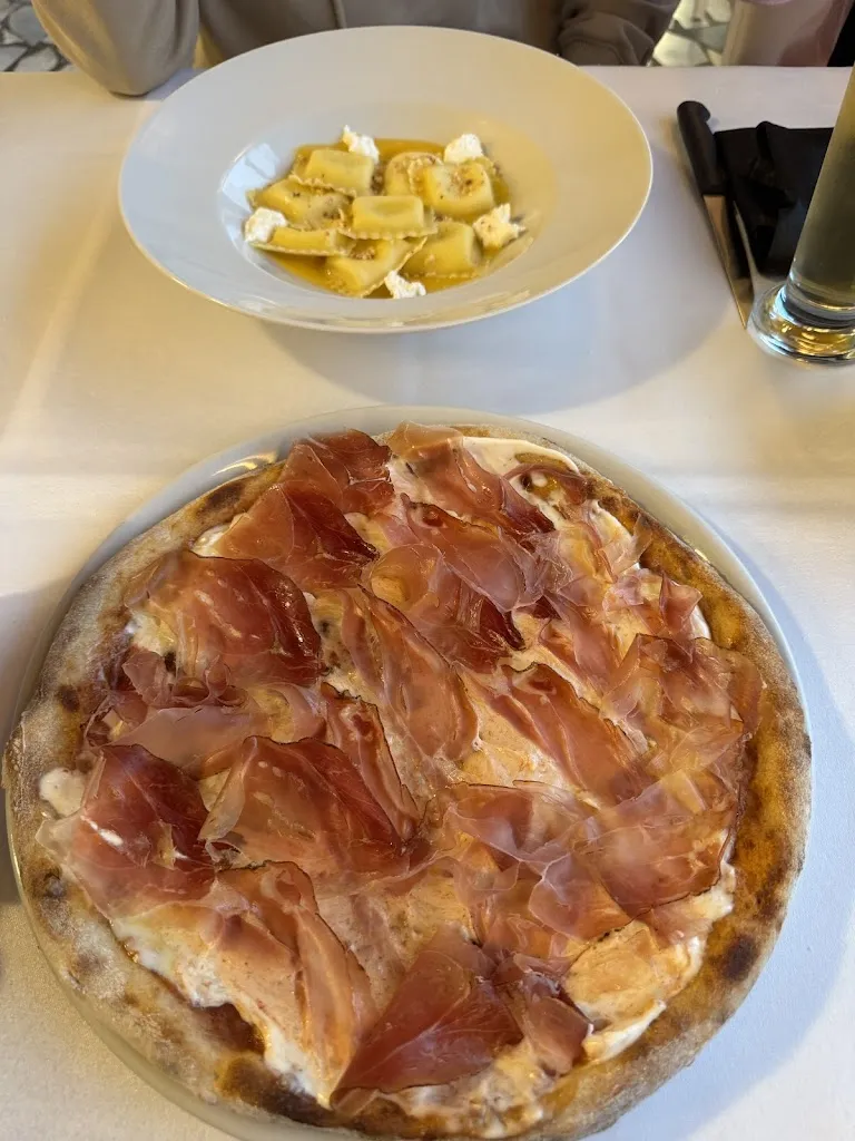 Marcinek_21 Posti_Carrara-Pontenuovo_review