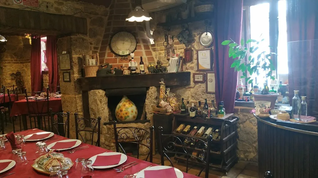 Ristorante Pinseria al Cantinone restaurant in Casalvieri