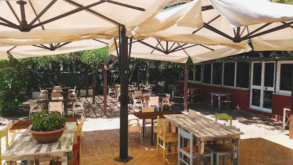 Ristoquà restaurant in Castel Fusano