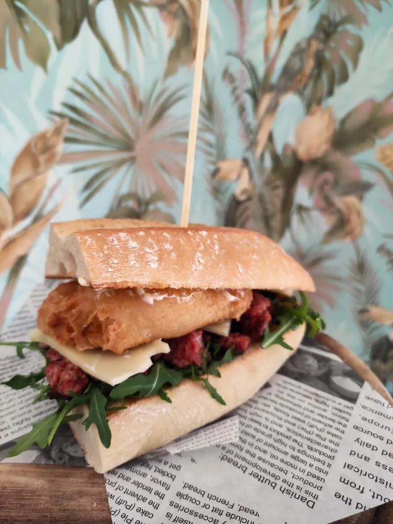 The ALIBIstrò - Hamburgheria_Castel Madama_slider_image_2