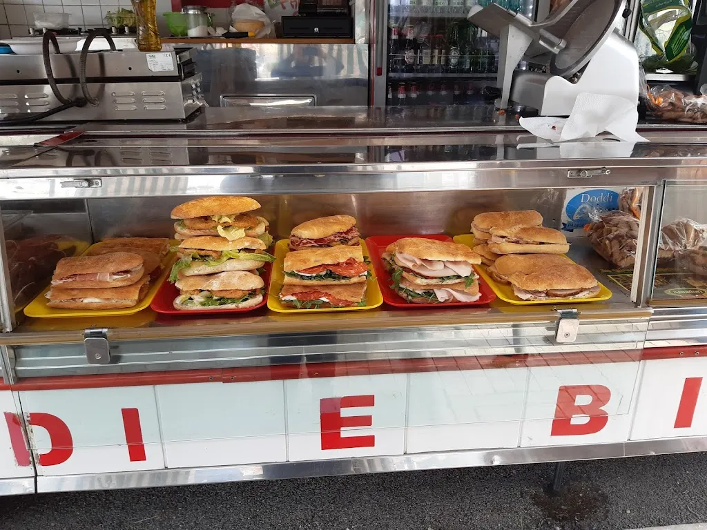 Il Chiosco Del Paninaro restaurant in Castel Madama