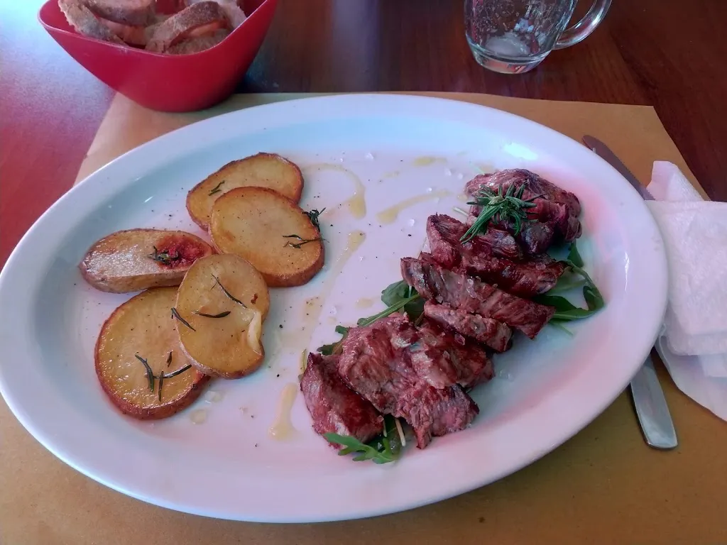 Bar Lion restaurant in Castelliri